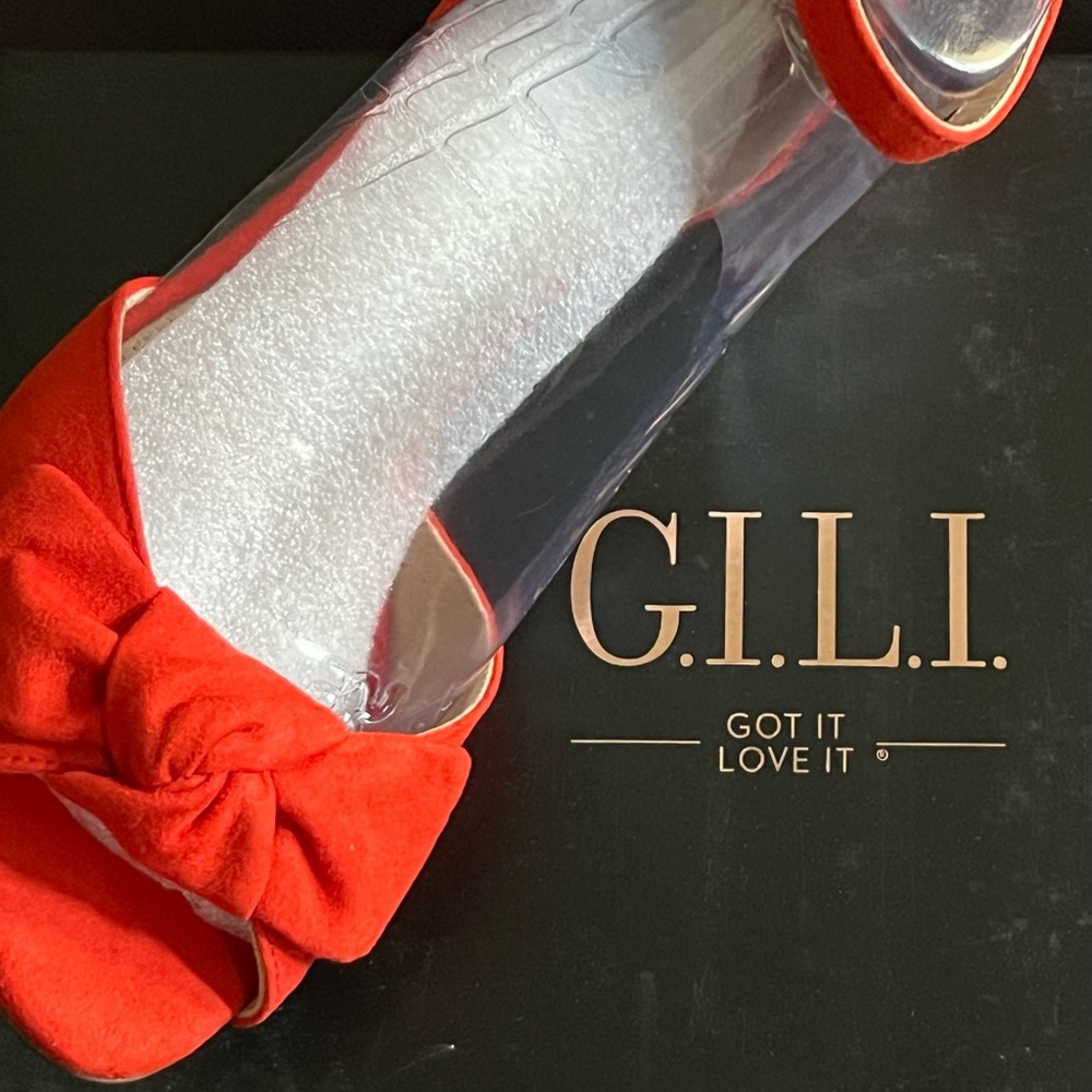 G.I.L.I. Red Heels with Bow Design NWB